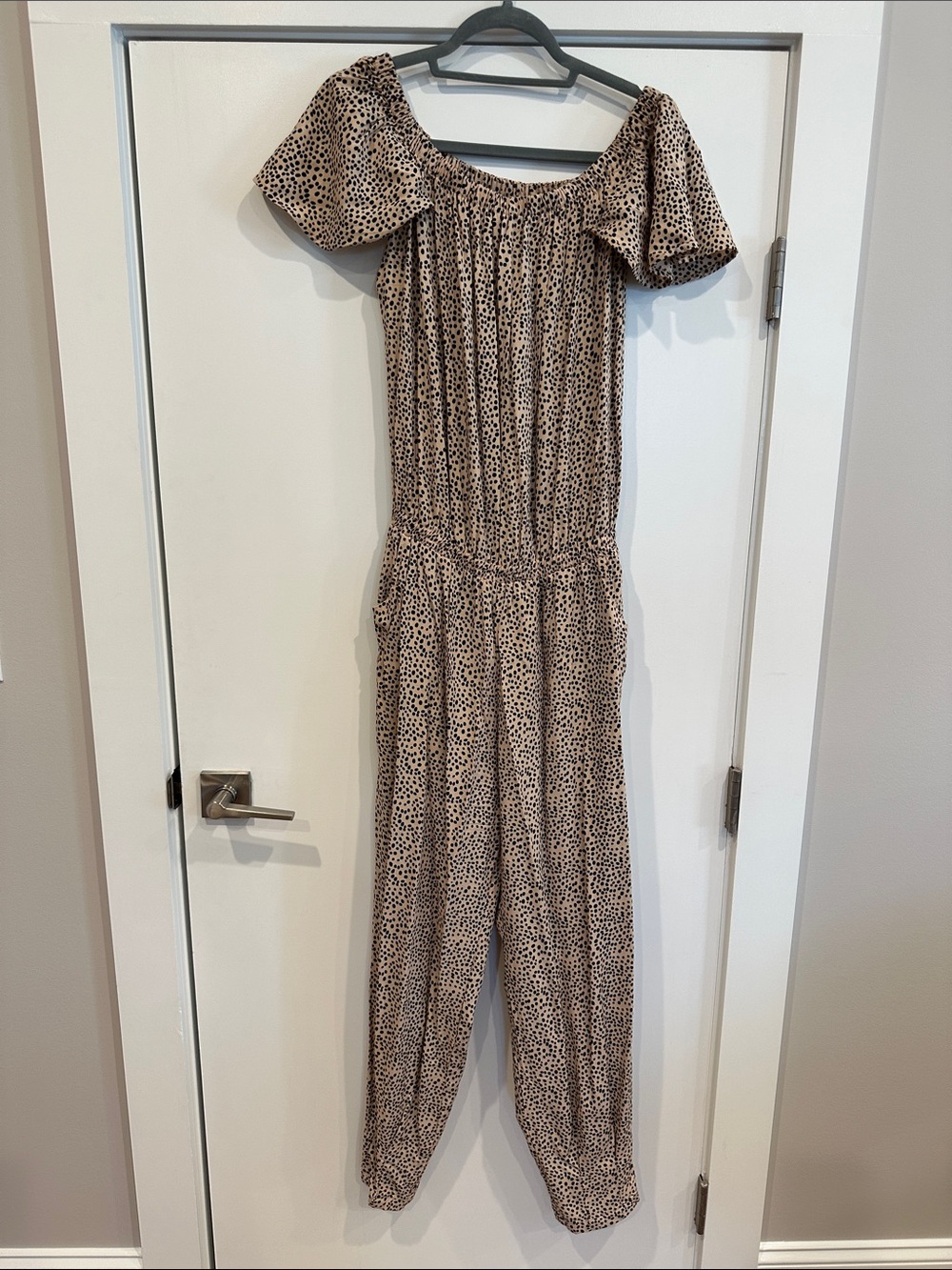 BEACHGOLD Beige Leopard Print Off-Shoulder Jumpsuit